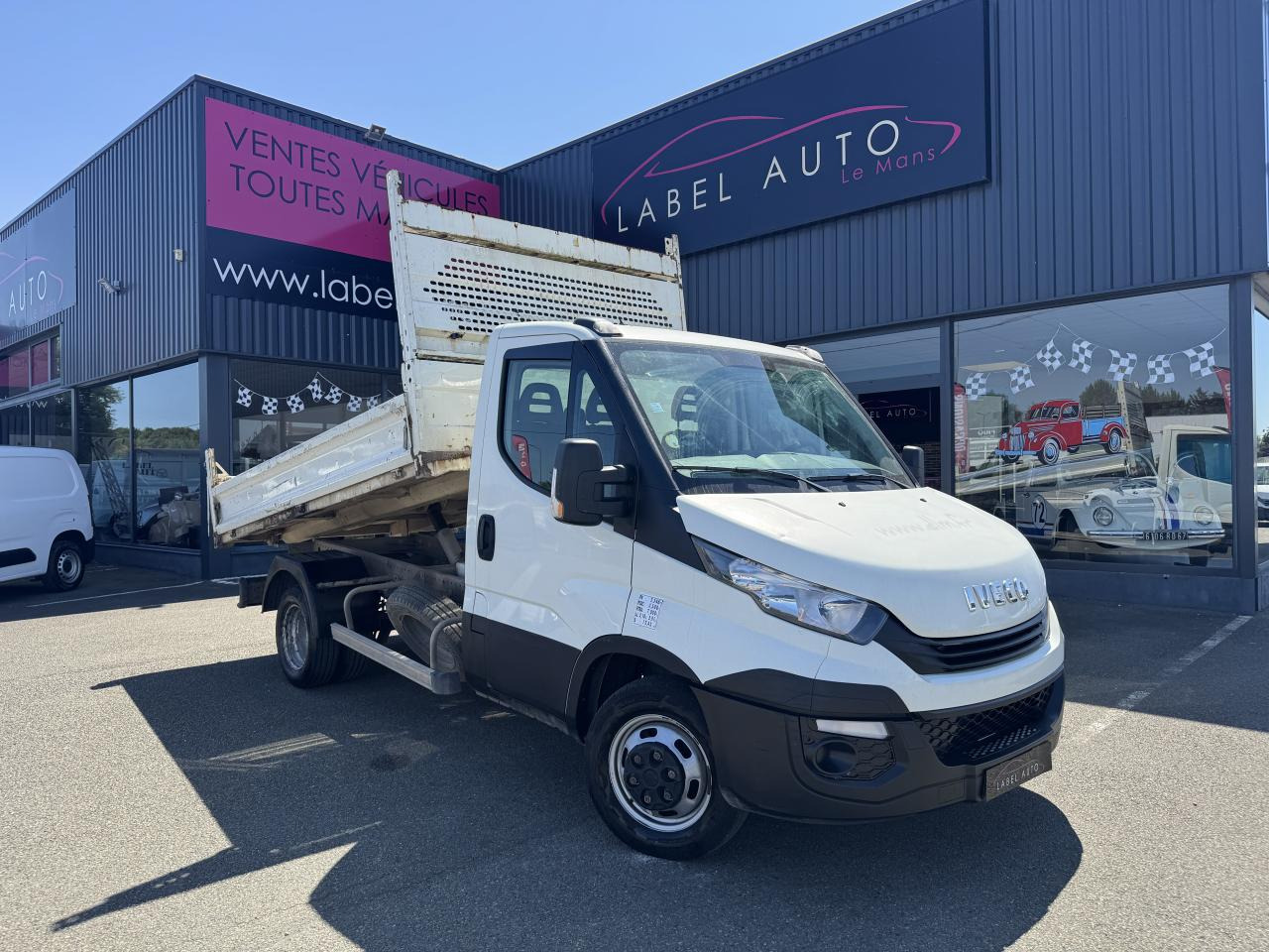 IVECO Daily 35 C 14 S&S (Quad-Leaf) CHASSIS CABINE 2014 35C/35S Chassis cabine 35 C Epmt.3.45 PHASE 3 - Малотоннажный самосвал: фото 3 IVECO Daily 35 C 14 S&S (Quad-Leaf) CHASSIS CABINE 2014 35C/35S Chassis cabine 35 C Epmt.3.45 PHASE 3 - Малотоннажный самосвал: фото 3