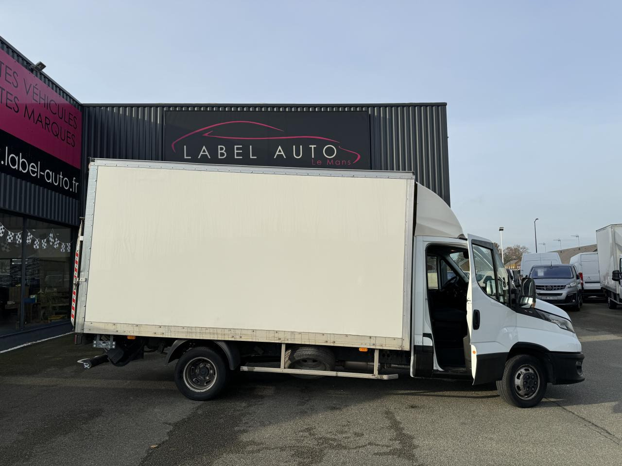 IVECO Daily 35 C 16H3.0 - BV Hi-Matic (Quad-Tor) CHASSIS CABINE 2014 35C/35S Chassis cabine 35 C Epmt.4.1 - Фургон с закрытым кузовом: фото 1 IVECO Daily 35 C 16H3.0 - BV Hi-Matic (Quad-Tor) CHASSIS CABINE 2014 35C/35S Chassis cabine 35 C Epmt.4.1 - Фургон с закрытым кузовом: фото 1