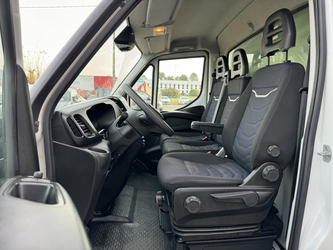 IVECO Daily 35 C 16H3.0 - BV Hi-Matic (Quad-Tor) CHASSIS CABINE 2014 35C/35S Chassis cabine 35 C Epmt.4.1 - Фургон с закрытым кузовом: фото 5 IVECO Daily 35 C 16H3.0 - BV Hi-Matic (Quad-Tor) CHASSIS CABINE 2014 35C/35S Chassis cabine 35 C Epmt.4.1 - Фургон с закрытым кузовом: фото 5