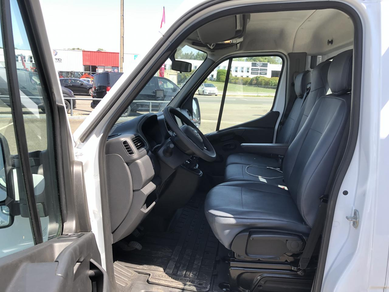 NISSAN INTERSTAR 3T5 2.3 DCI 165CH RJ PLATEAU RIDELLES - Малотоннажный бортовой грузовик: фото 5 NISSAN INTERSTAR 3T5 2.3 DCI 165CH RJ PLATEAU RIDELLES - Малотоннажный бортовой грузовик: фото 5