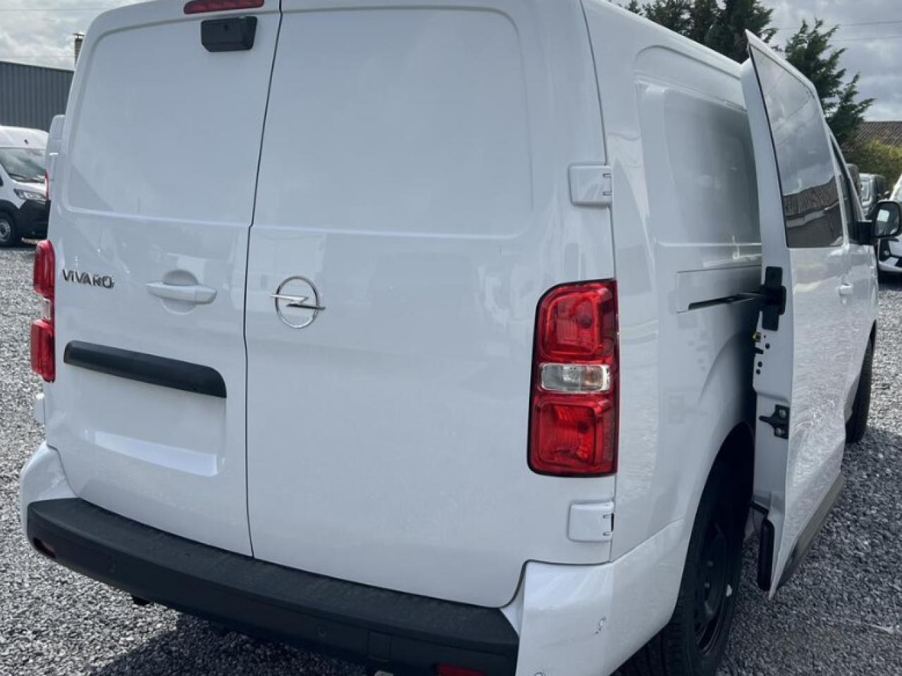 OPEL Vivaro XL 2.0 BlueHDi - 180 - BV EAT8 S&S CABINE APPROFONDIE 2019 Fourgon Cabine approfondie Fi - Цельнометаллический фургон: фото 3 OPEL Vivaro XL 2.0 BlueHDi - 180 - BV EAT8 S&S CABINE APPROFONDIE 2019 Fourgon Cabine approfondie Fi - Цельнометаллический фургон: фото 3
