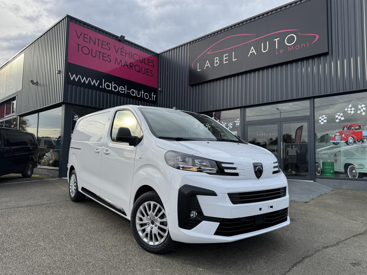 PEUGEOT Expert M 2.0 BlueHDi - 145 S&S - BV EAT8 III FOURGON Fourgon PHASE 2 - Цельнометаллический фургон: фото 1 PEUGEOT Expert M 2.0 BlueHDi - 145 S&S - BV EAT8 III FOURGON Fourgon PHASE 2 - Цельнометаллический фургон: фото 1