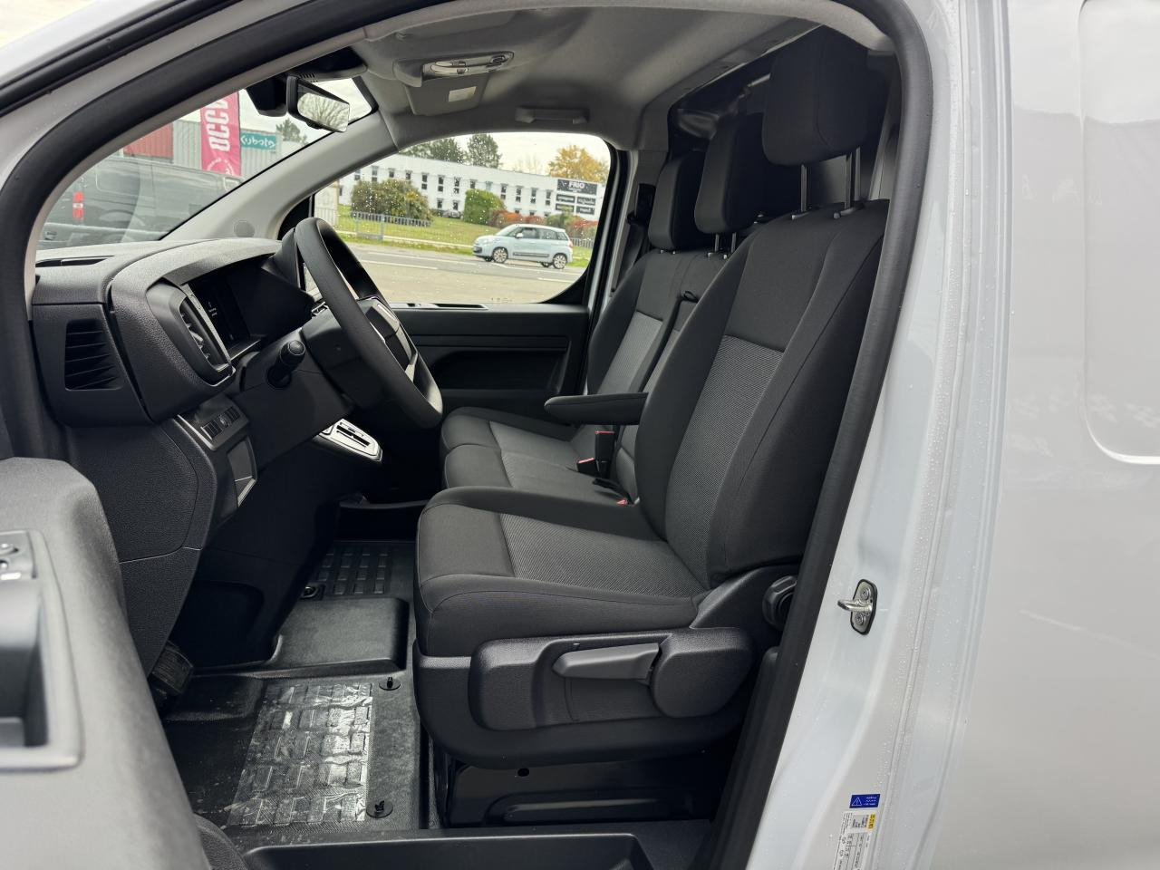 PEUGEOT Expert M 2.0 BlueHDi - 145 S&S - BV EAT8 III FOURGON Fourgon PHASE 2 - Цельнометаллический фургон: фото 5 PEUGEOT Expert M 2.0 BlueHDi - 145 S&S - BV EAT8 III FOURGON Fourgon PHASE 2 - Цельнометаллический фургон: фото 5