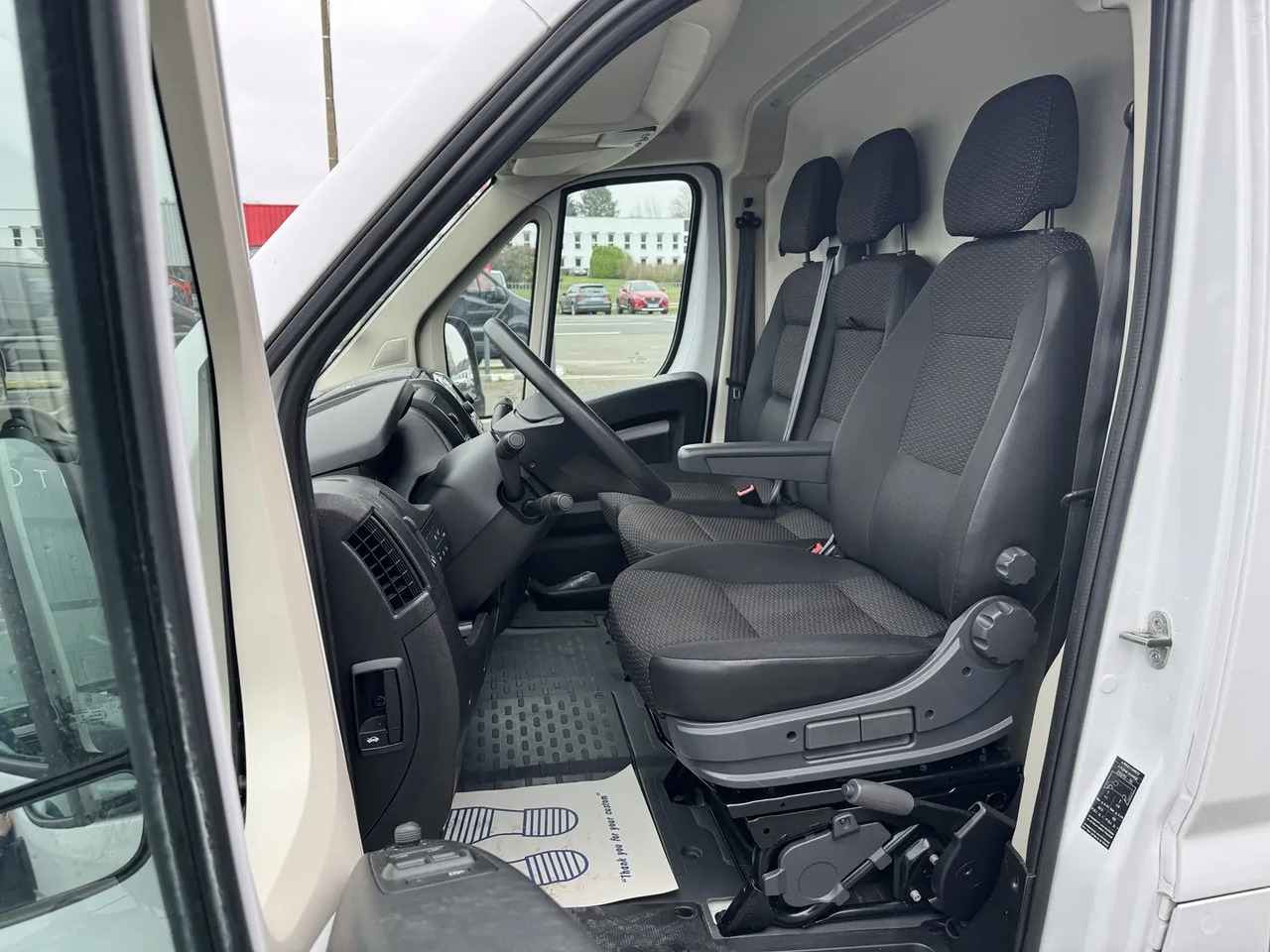 Peugeot Boxer 333 L1H1 2.2 BLUEHDI S&S 140CH ASPHALT - Цельнометаллический фургон: фото 4 Peugeot Boxer 333 L1H1 2.2 BLUEHDI S&S 140CH ASPHALT - Цельнометаллический фургон: фото 4