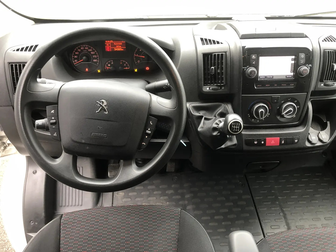 Peugeot Boxer 333 L2H2 2.2 BLUEHDI S&S 140CH ASPHALT - Цельнометаллический фургон, Грузопассажирский фургон: фото 3 Peugeot Boxer 333 L2H2 2.2 BLUEHDI S&S 140CH ASPHALT - Цельнометаллический фургон, Грузопассажирский фургон: фото 3