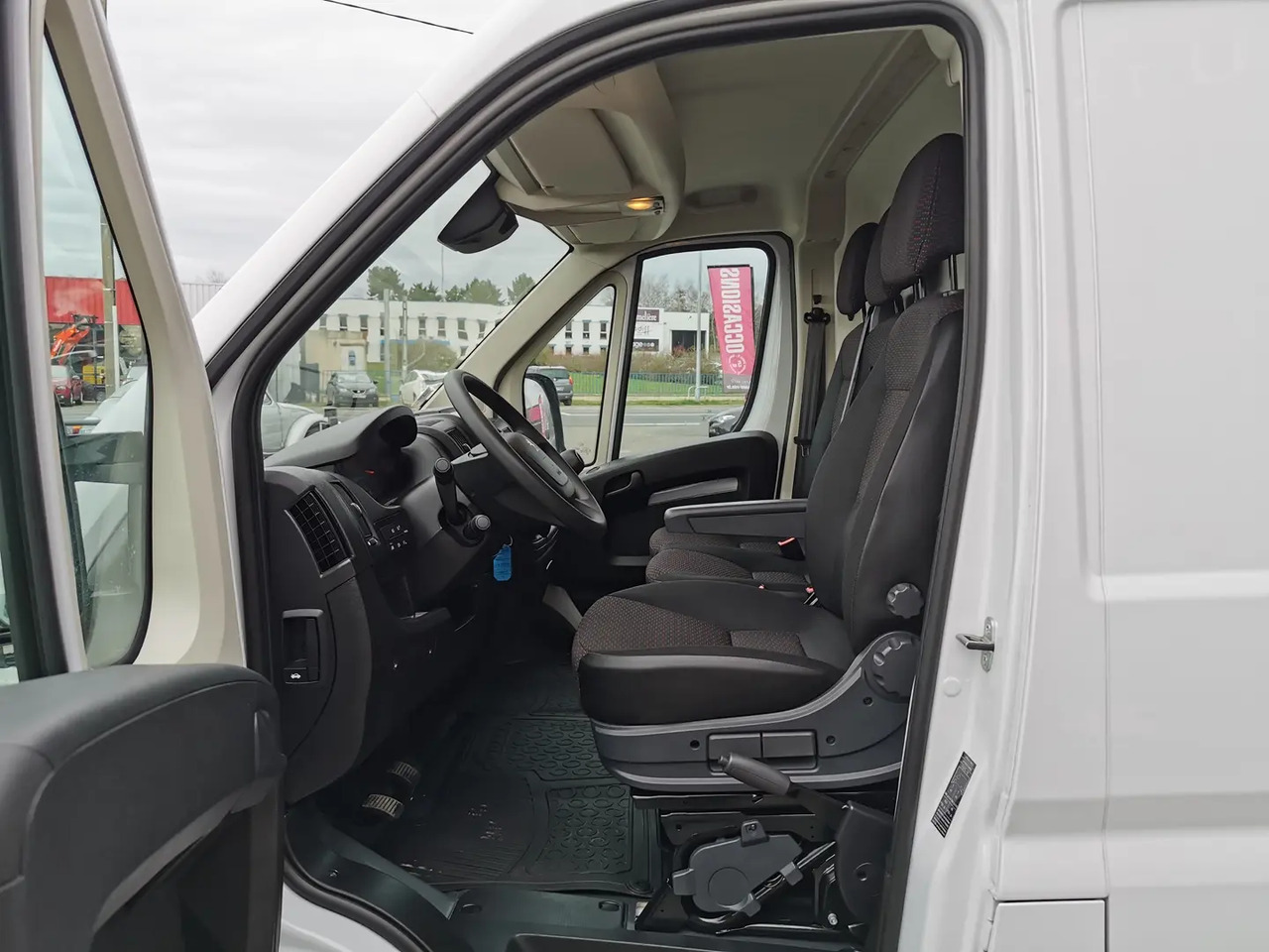 Peugeot Boxer 333 L2H2 2.2 BLUEHDI S&S 140CH ASPHALT - Цельнометаллический фургон: фото 5 Peugeot Boxer 333 L2H2 2.2 BLUEHDI S&S 140CH ASPHALT - Цельнометаллический фургон: фото 5