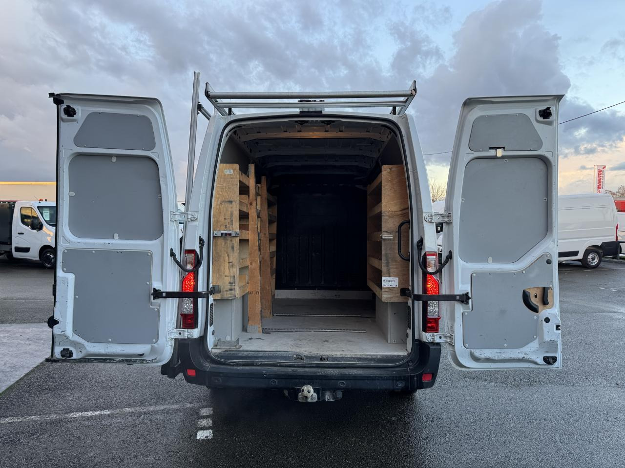 RENAULT Master Grand Confort F3300 L2H2 2.3 Blue dCi - 150 CH PORTE VERRE - Цельнометаллический фургон: фото 2 RENAULT Master Grand Confort F3300 L2H2 2.3 Blue dCi - 150 CH PORTE VERRE - Цельнометаллический фургон: фото 2