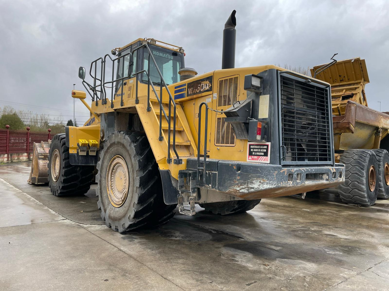 KOMATSU WA600-6 - Колёсный погрузчик: фото 1 KOMATSU WA600-6 - Колёсный погрузчик: фото 1