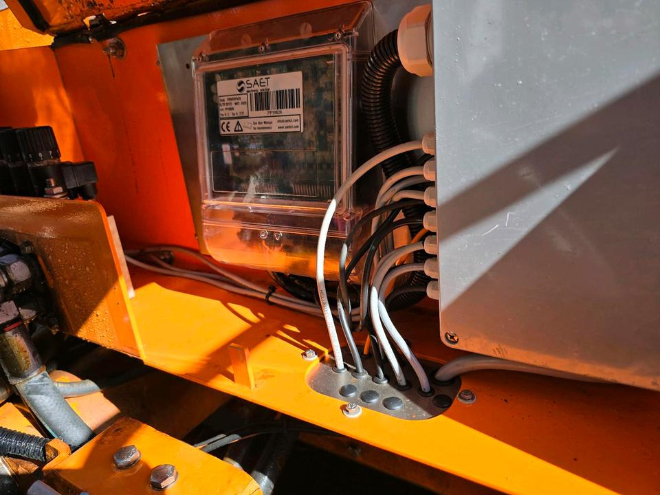 Разбрасыватель песка/ Соли Bucher Yeti 2500W FS Gmeiner Salzstreuer Streuautomat Streusilo für Unimog UGN UGE 405 423 427 530 430 429: фото 11 Разбрасыватель песка/ Соли Bucher Yeti 2500W FS Gmeiner Salzstreuer Streuautomat Streusilo für Unimog UGN UGE 405 423 427 530 430 429: фото 11