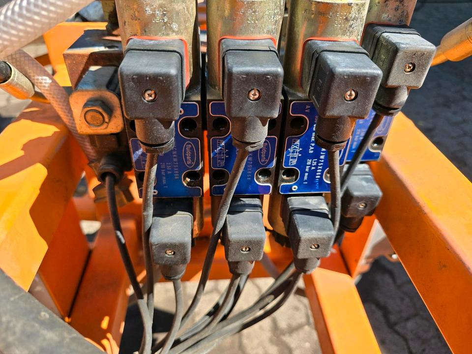 Leitpfostenwaschgerät WV 3-L Wassenberg Schmidt Drutzel für Unimog 405 U290 300 400 500 427 424 318 218 430 Leitpfosten - Щетка: фото 4 Leitpfostenwaschgerät WV 3-L Wassenberg Schmidt Drutzel für Unimog 405 U290 300 400 500 427 424 318 218 430 Leitpfosten - Щетка: фото 4