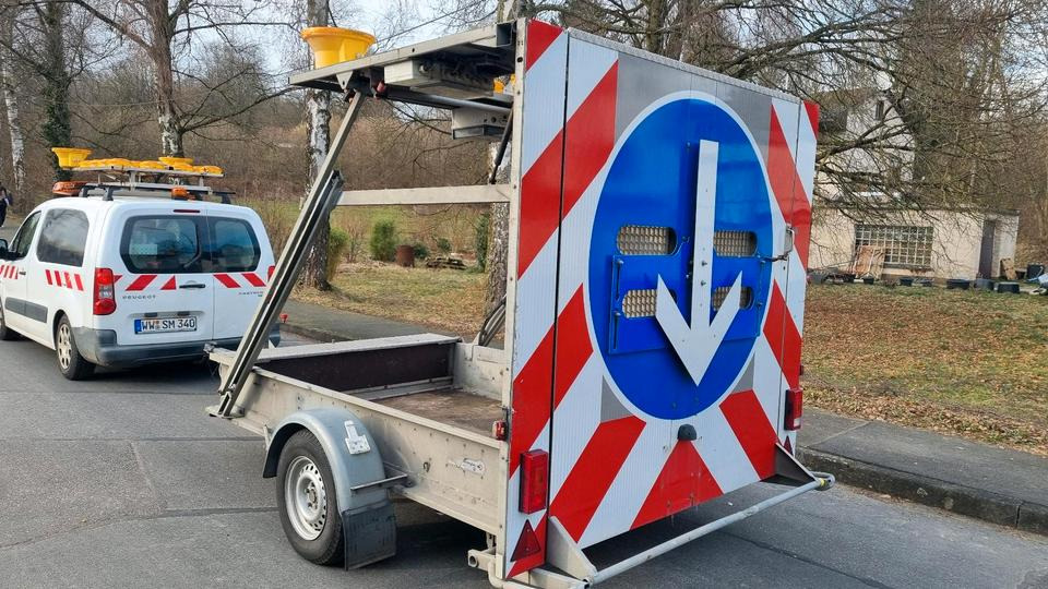 Mersch Nissen LED Absperrtafel VZ616 Verkehrssicherung Vorwarner Vorwarntafel Verkehrsleittafel Verkehrsleitanhänger Verkehrssicherungsanhänger Sperrwand Sperrtafel - Прицеп: фото 3 Mersch Nissen LED Absperrtafel VZ616 Verkehrssicherung Vorwarner Vorwarntafel Verkehrsleittafel Verkehrsleitanhänger Verkehrssicherungsanhänger Sperrwand Sperrtafel - Прицеп: фото 3