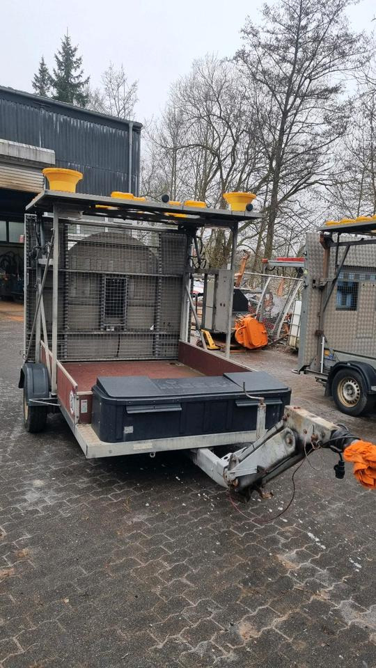 Nissen A31 LED Absperrtafel mit GPS Dora Funkwarnmeldeanlage FAT Verkehrsleittafel Verkehrsleitanhänger Verkehrssicherungsanhänger Leitanhänger Leittafel - Прицеп: фото 3 Nissen A31 LED Absperrtafel mit GPS Dora Funkwarnmeldeanlage FAT Verkehrsleittafel Verkehrsleitanhänger Verkehrssicherungsanhänger Leitanhänger Leittafel - Прицеп: фото 3
