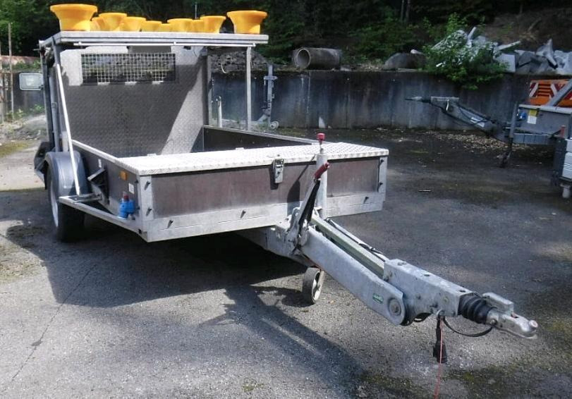 Nissen Absperrtafel VZ616 FAT Verkehrsleittafel Verkehrssicherungsanhänger Verkehrsleitanhänger Sperrwand Fahrbare Absperrtafel Horizont - Прицеп: фото 2 Nissen Absperrtafel VZ616 FAT Verkehrsleittafel Verkehrssicherungsanhänger Verkehrsleitanhänger Sperrwand Fahrbare Absperrtafel Horizont - Прицеп: фото 2