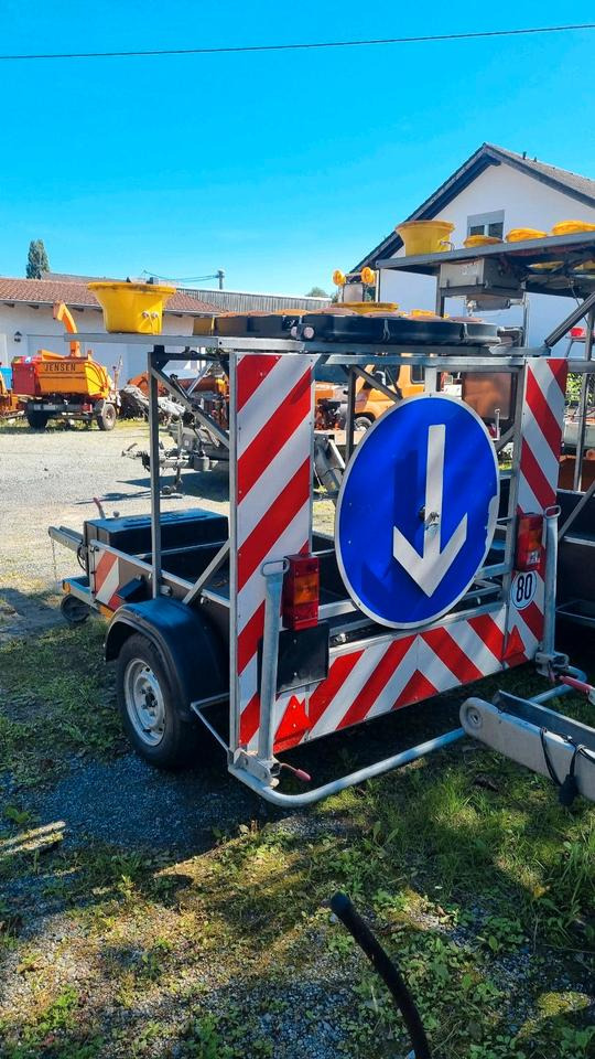 Nissen Absperrtafel VZ616 Sperrwand Verkehrsleittafel Verkehrsleitanhänger Verkehrssicherungsanhänger Leitanhänger Horizont Verkehrssicherung VLT VWT - Прицеп: фото 3 Nissen Absperrtafel VZ616 Sperrwand Verkehrsleittafel Verkehrsleitanhänger Verkehrssicherungsanhänger Leitanhänger Horizont Verkehrssicherung VLT VWT - Прицеп: фото 3