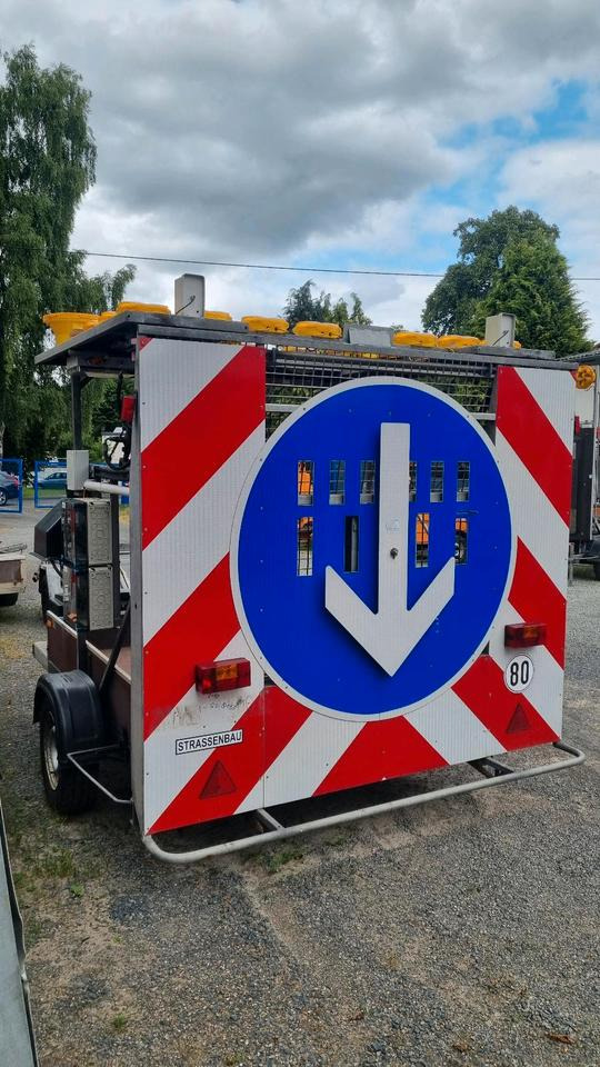 Nissen VZ616 Absperrtafel LED Funkwarnmeldeanlage Sperrwand Sperrtafel Verkehrsleittafel Verkehrsleitanhänger Verkehrssicherungsanhänger Leittafel Verkehrssicherung Vorwarner Vorwarntafel ABT - Прицеп: фото 3 Nissen VZ616 Absperrtafel LED Funkwarnmeldeanlage Sperrwand Sperrtafel Verkehrsleittafel Verkehrsleitanhänger Verkehrssicherungsanhänger Leittafel Verkehrssicherung Vorwarner Vorwarntafel ABT - Прицеп: фото 3