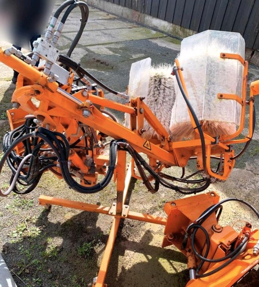 Schmidt RPS-H Leitpfostenwaschgerät für Unimog 405/10 405/12 U400 300 400 500 UGN UGE Mulag Mercedes-Benz 318 218 423 427 429 430 - Щетка: фото 1 Schmidt RPS-H Leitpfostenwaschgerät für Unimog 405/10 405/12 U400 300 400 500 UGN UGE Mulag Mercedes-Benz 318 218 423 427 429 430 - Щетка: фото 1