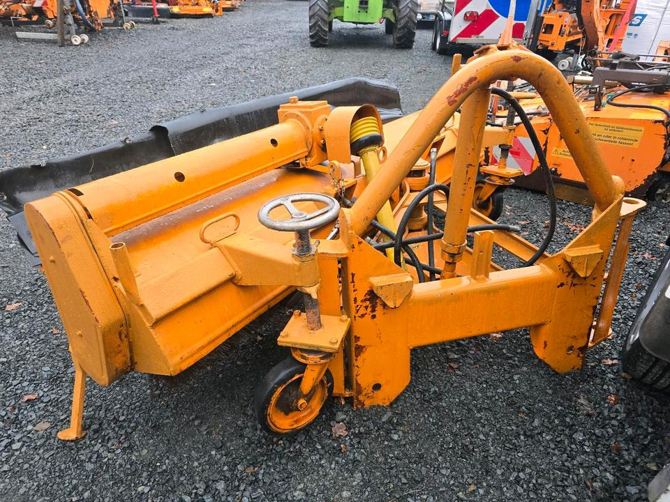 Schmidt VKS Kehrmaschine Straßenkehrmaschine Frontkehrmaschine Kehrbesen für Radlader Unimog Traktor - Щетка: фото 1 Schmidt VKS Kehrmaschine Straßenkehrmaschine Frontkehrmaschine Kehrbesen für Radlader Unimog Traktor - Щетка: фото 1