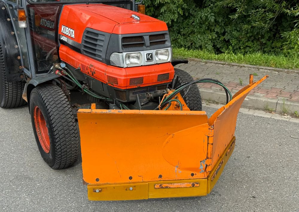 Kubota * Traktor KUBOTA L4200 * 4x4 * Pług Piaskarka * Wałek Przód Tył * Sprowadzony* Zimowe Utrzymanie - Трактор: фото 3 Kubota * Traktor KUBOTA L4200 * 4x4 * Pług Piaskarka * Wałek Przód Tył * Sprowadzony* Zimowe Utrzymanie - Трактор: фото 3