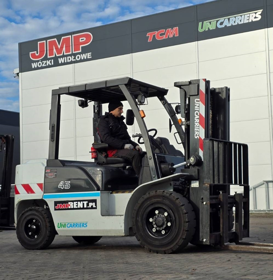 UniCarriers D1 F4 A45Q GX45 - Дизельный погрузчик: фото 1 UniCarriers D1 F4 A45Q GX45 - Дизельный погрузчик: фото 1