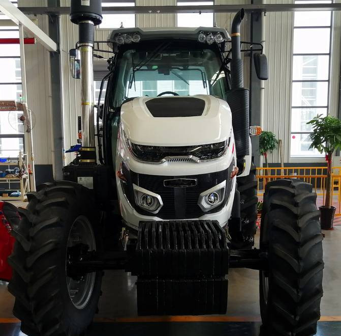 NEW MAXUS 200 HP Tractor 4x4 Warranty up to 10 Years НОВИЙ MAXUS 200 К.с. Трактор 4x4 Гарантія до 10 Років NOWY MAXUS 200 KM Ciągnik 4x4 Gwarancja do 10 LAT - Трактор: фото 3 NEW MAXUS 200 HP Tractor 4x4 Warranty up to 10 Years НОВИЙ MAXUS 200 К.с. Трактор 4x4 Гарантія до 10 Років NOWY MAXUS 200 KM Ciągnik 4x4 Gwarancja do 10 LAT - Трактор: фото 3