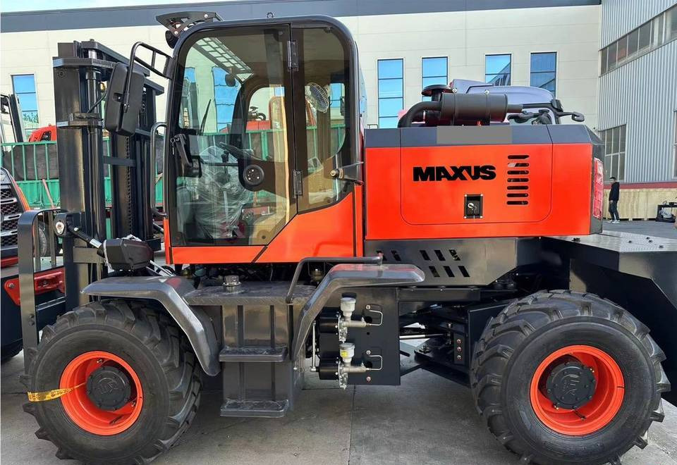 NEW off-road 4x4 forklift MAXUS НОВИЙ позашляховий 4x4 вилковий навантажувач MAXUS - Дизельный погрузчик: фото 3 NEW off-road 4x4 forklift MAXUS НОВИЙ позашляховий 4x4 вилковий навантажувач MAXUS - Дизельный погрузчик: фото 3