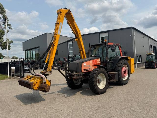 Valtra 8150 hitech met Bos maaiarm met klepelmaaier - Трактор: фото 3 Valtra 8150 hitech met Bos maaiarm met klepelmaaier - Трактор: фото 3