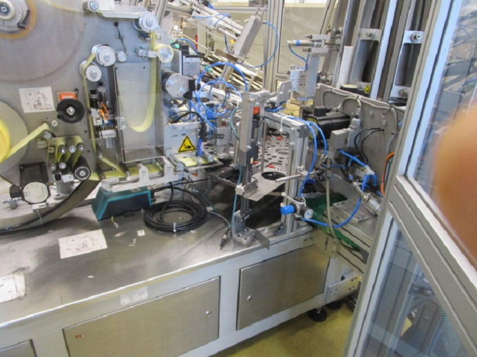 DECKEL ETIKETTIER ANLAGE SCHLEUTER GU 2 DU (RUNDLÄUFER) MIT LÖFFELEINLEGESTATION RNA SRC-N-630-1R - Упаковочное оборудование: фото 4 DECKEL ETIKETTIER ANLAGE SCHLEUTER GU 2 DU (RUNDLÄUFER) MIT LÖFFELEINLEGESTATION RNA SRC-N-630-1R - Упаковочное оборудование: фото 4