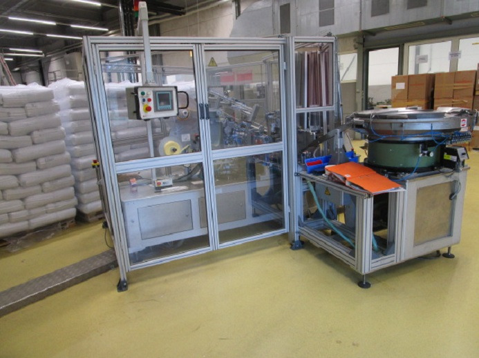 DECKEL ETIKETTIER ANLAGE SCHLEUTER GU 2 DU (RUNDLÄUFER) MIT LÖFFELEINLEGESTATION RNA SRC-N-630-1R - Упаковочное оборудование: фото 3 DECKEL ETIKETTIER ANLAGE SCHLEUTER GU 2 DU (RUNDLÄUFER) MIT LÖFFELEINLEGESTATION RNA SRC-N-630-1R - Упаковочное оборудование: фото 3