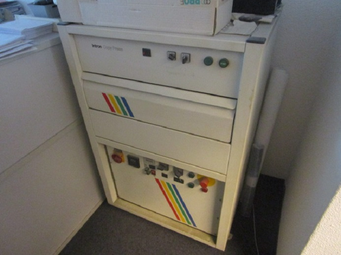 PNEUMATISCHE TRANSFERPRESSEN – HITZEPRESSE FÜR T-SHIRT DRUCK – INTRON COPY PRESS 300 220 070 - Печатное оборудование: фото 2 PNEUMATISCHE TRANSFERPRESSEN – HITZEPRESSE FÜR T-SHIRT DRUCK – INTRON COPY PRESS 300 220 070 - Печатное оборудование: фото 2