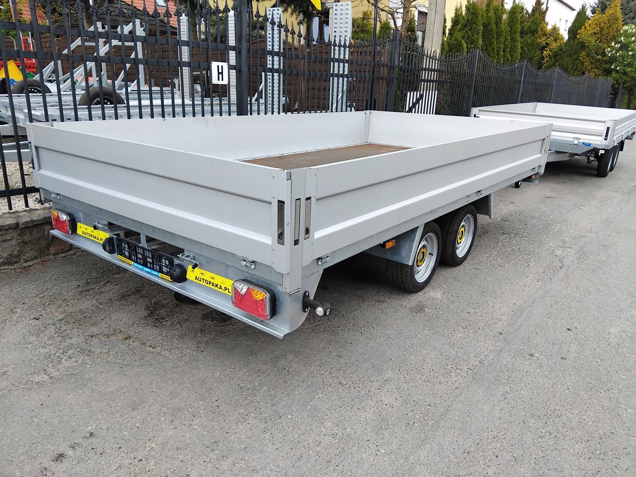 Platforma przyczepa 4x2 WARK dmc 2700 + burty / Platform trailer 4x2 WARK GVW 2700 + sides - Прицеп бортовой/ Платформа: фото 3 Platforma przyczepa 4x2 WARK dmc 2700 + burty / Platform trailer 4x2 WARK GVW 2700 + sides - Прицеп бортовой/ Платформа: фото 3