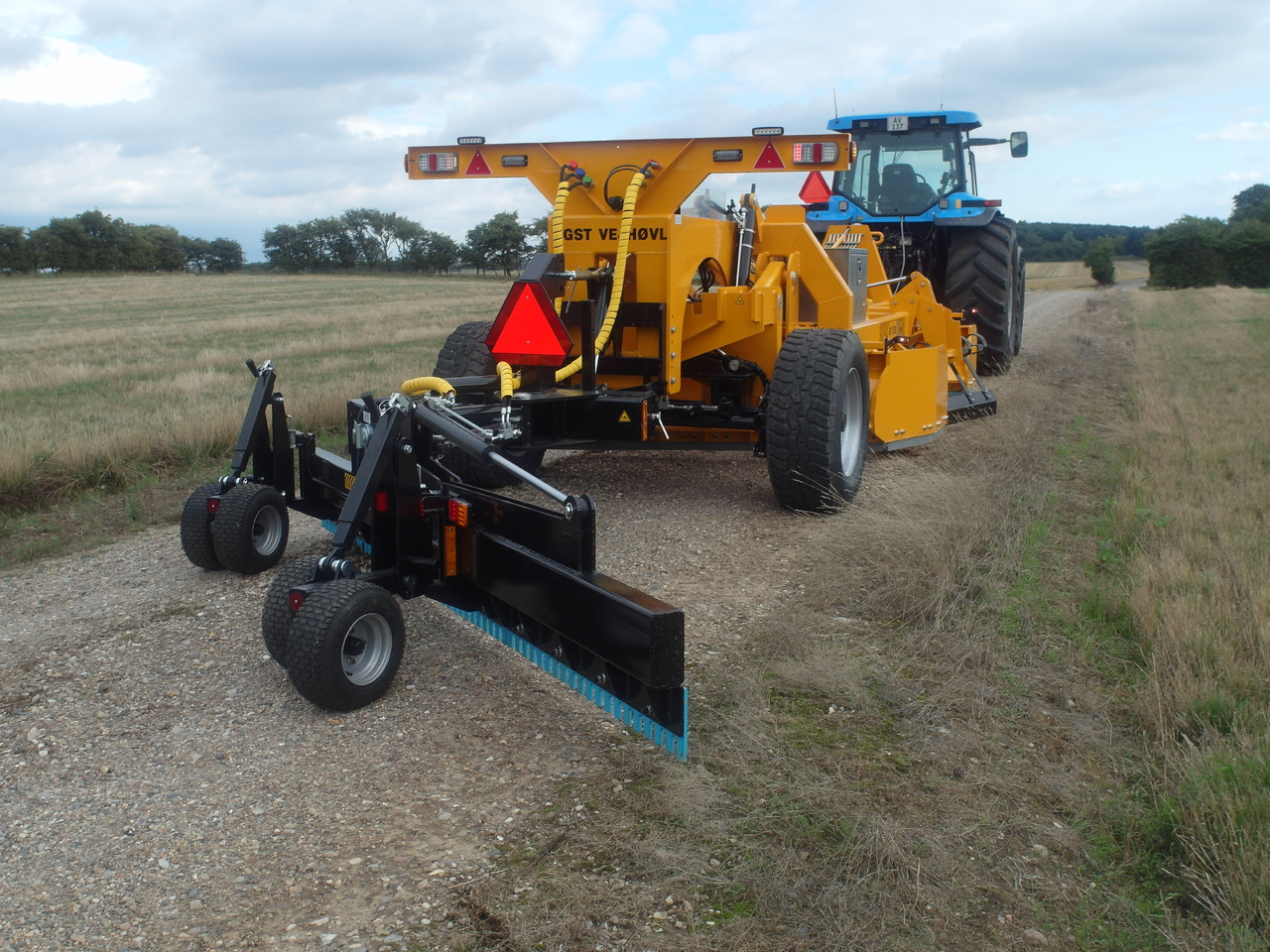 GST 2550 Gravel road tractor Grader - Грейдер: фото 3 GST 2550 Gravel road tractor Grader - Грейдер: фото 3