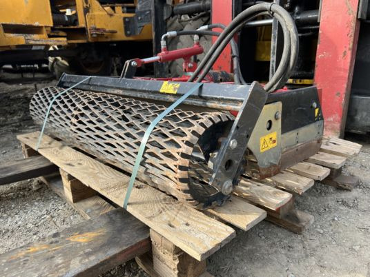 Enfouisseur de pierres - Техника для обработки почвы: фото 1 Enfouisseur de pierres - Техника для обработки почвы: фото 1