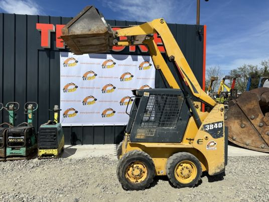 Gehl 3840 - Мини-погрузчик с бортовым поворотом: фото 4 Gehl 3840 - Мини-погрузчик с бортовым поворотом: фото 4