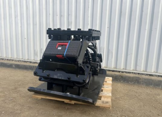 Plaque vibrante hydraulique pour pelle de 10T à 18T - Виброплита, Навесное оборудование: фото 3 Plaque vibrante hydraulique pour pelle de 10T à 18T - Виброплита, Навесное оборудование: фото 3