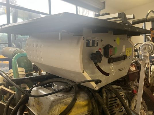 SCIE DE CARRELAGE HUSQVARNA TS230F - Инструмент/ Оборудование: фото 3 SCIE DE CARRELAGE HUSQVARNA TS230F - Инструмент/ Оборудование: фото 3