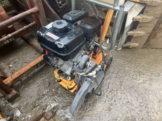 Scie à sol HUSQVARNA - Строительное оборудование: фото 4 Scie à sol HUSQVARNA - Строительное оборудование: фото 4