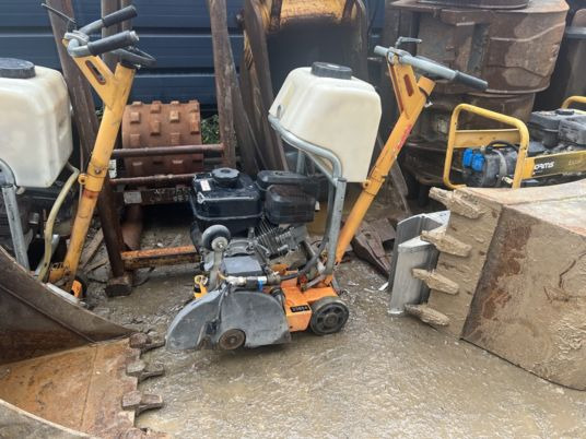 Scie à sol HUSQVARNA - Строительное оборудование: фото 3 Scie à sol HUSQVARNA - Строительное оборудование: фото 3