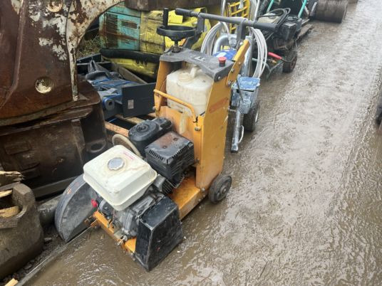 Scie à sol HUSQVARNA - Строительное оборудование: фото 2 Scie à sol HUSQVARNA - Строительное оборудование: фото 2