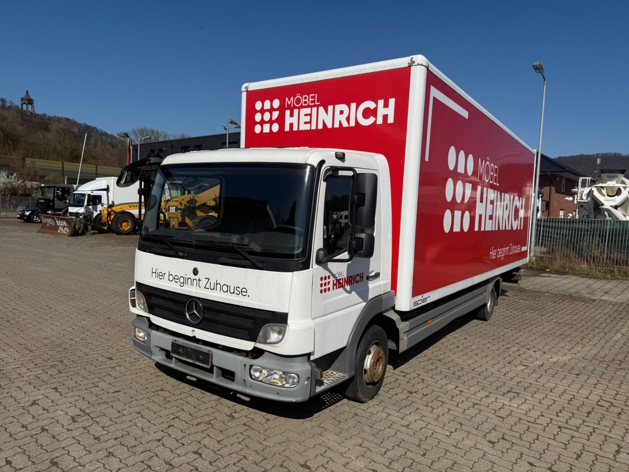 Mercedes-Benz 815 - Грузовик с закрытым кузовом: фото 1 Mercedes-Benz 815 - Грузовик с закрытым кузовом: фото 1