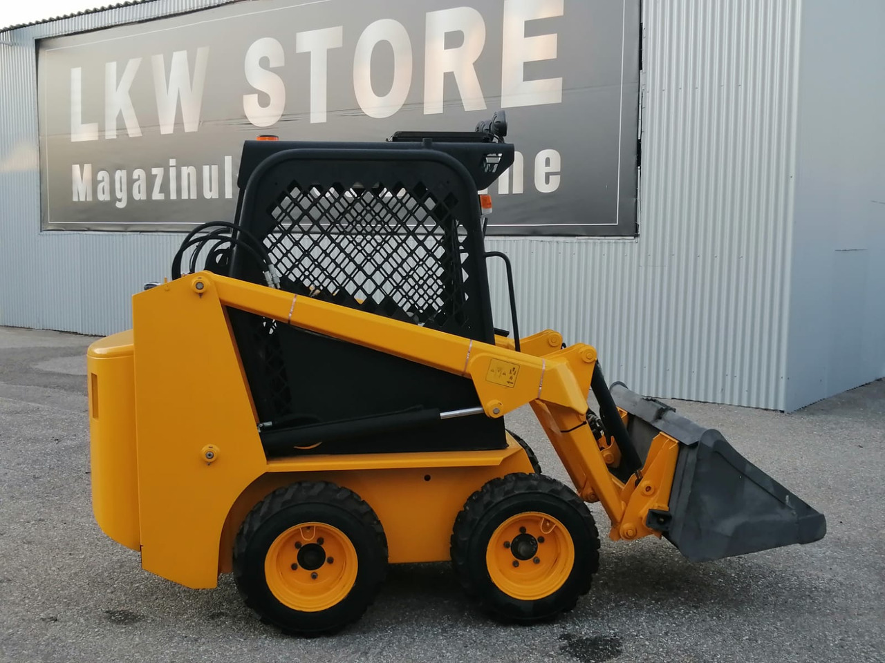 Bobcat Front Loader Ram Italia FM 120 – Hammer Installation - Мини-погрузчик с бортовым поворотом: фото 2 Bobcat Front Loader Ram Italia FM 120 – Hammer Installation - Мини-погрузчик с бортовым поворотом: фото 2