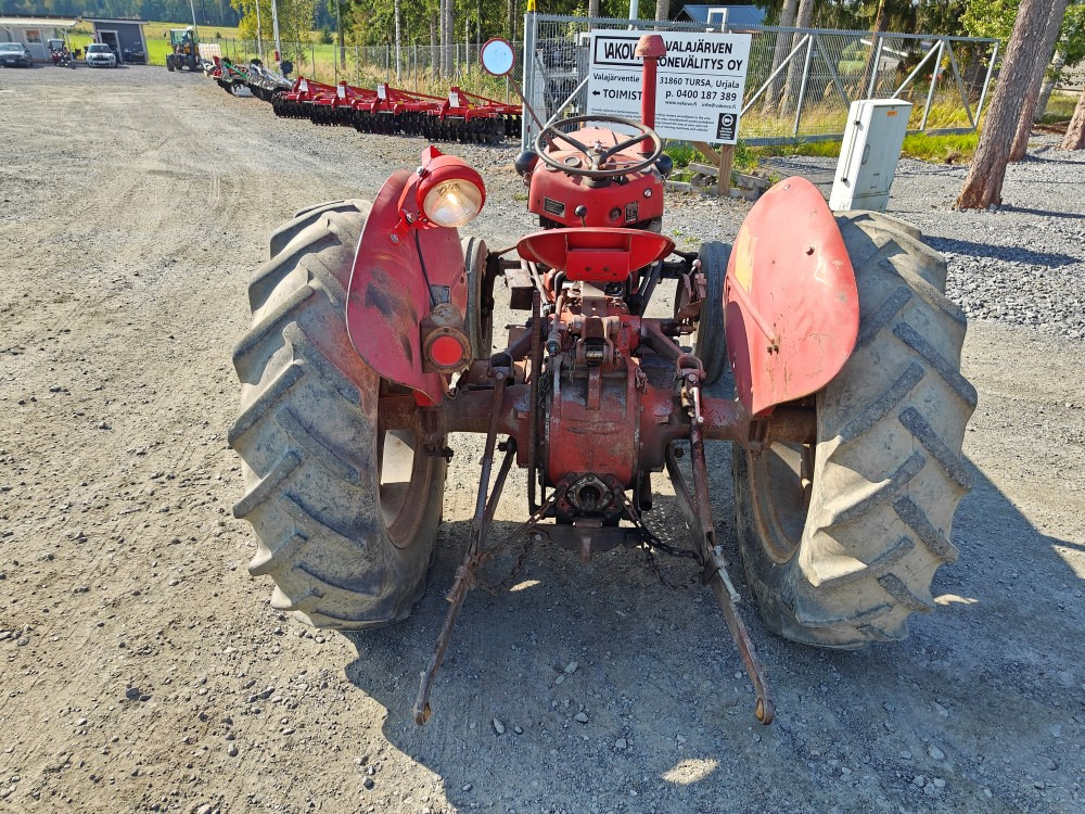 Massey Ferguson 35 traktori alkuperäiskuntoinen, katso video! - Трактор: фото 3 Massey Ferguson 35 traktori alkuperäiskuntoinen, katso video! - Трактор: фото 3