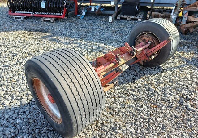 Peräkärryn akseli 445/45R19.5 leveillä renkailla - Ось и запчасти для Прицепов: фото 1 Peräkärryn akseli 445/45R19.5 leveillä renkailla - Ось и запчасти для Прицепов: фото 1