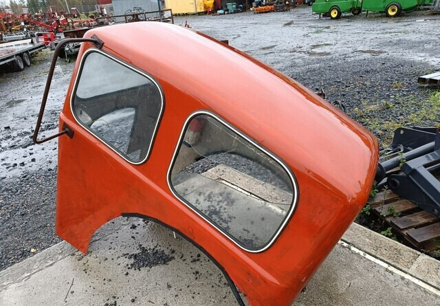 Traktorin hytti - lasikuituinen - Кабина для Тракторов: фото 1 Traktorin hytti - lasikuituinen - Кабина для Тракторов: фото 1