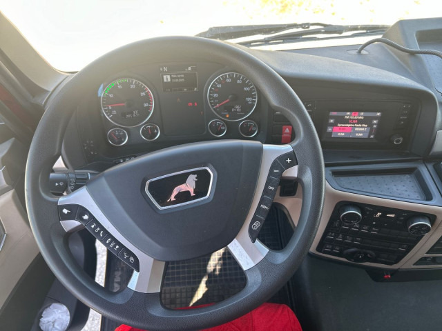 MAN TGX 26.470 6X2-4 BL tandem - Тентованный грузовик: фото 4 MAN TGX 26.470 6X2-4 BL tandem - Тентованный грузовик: фото 4