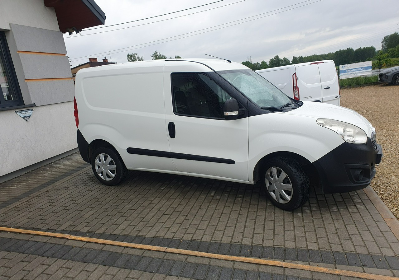 Fiat Doblo Opel Combo 1.4 Benzyna Polski Salon - Цельнометаллический фургон: фото 4 Fiat Doblo Opel Combo 1.4 Benzyna Polski Salon - Цельнометаллический фургон: фото 4