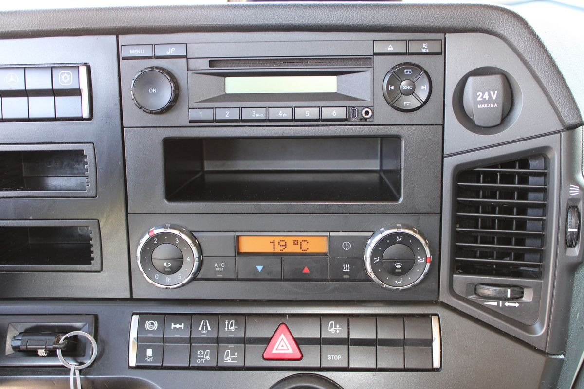 Тягач Mercedes-Benz Actros 1845: фото 9