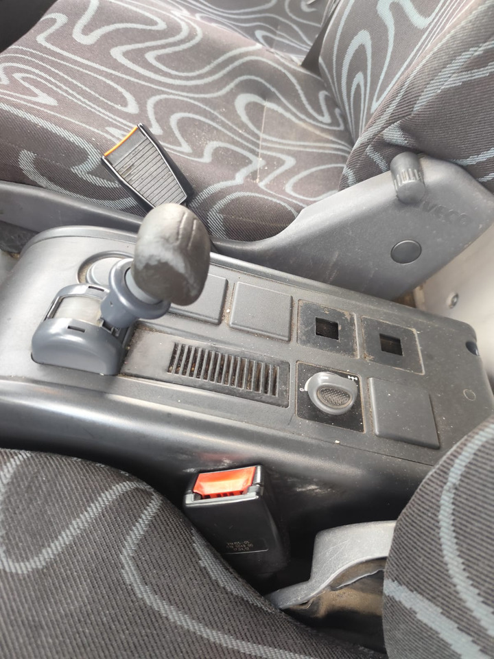 IVECO EUROCARGO 120E28P - Грузовик-шасси: фото 4 IVECO EUROCARGO 120E28P - Грузовик-шасси: фото 4