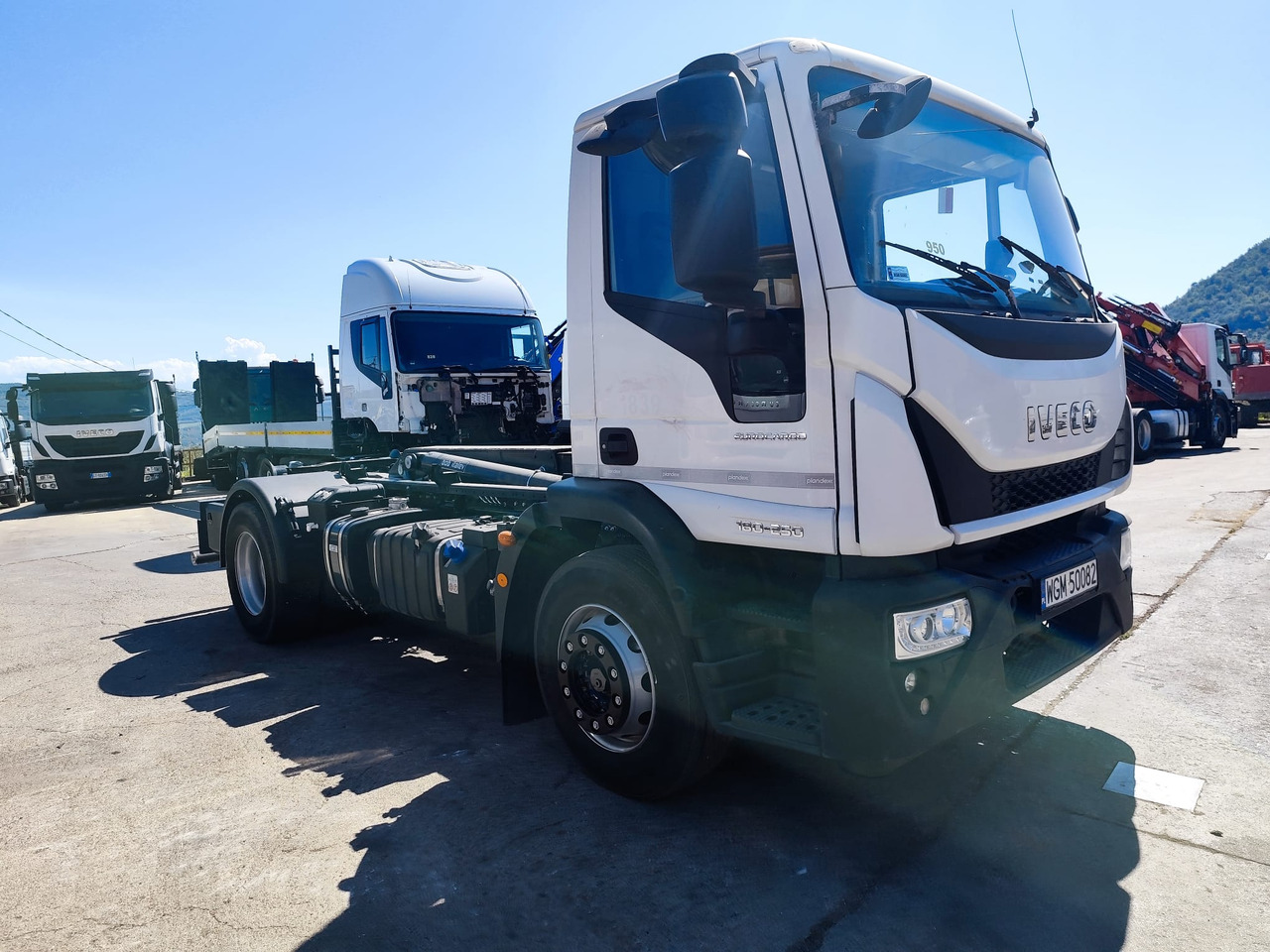 IVECO EUROCARGO 180-250 - Крюковой мультилифт, Автоманипулятор: фото 1 IVECO EUROCARGO 180-250 - Крюковой мультилифт, Автоманипулятор: фото 1