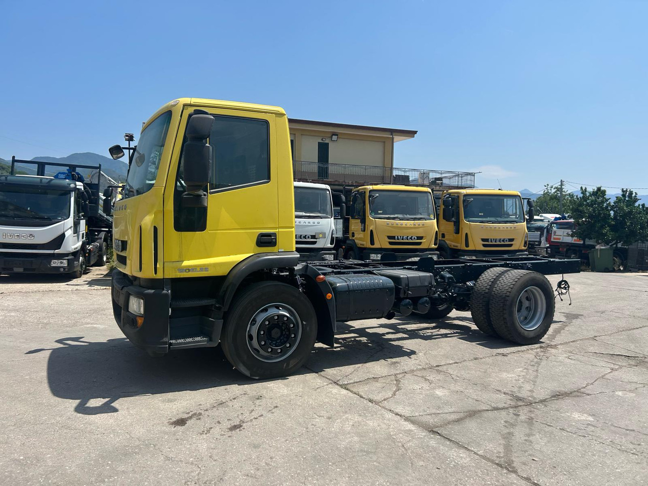 IVECO EUROCARGO 190EL25 - Грузовик-шасси: фото 3 IVECO EUROCARGO 190EL25 - Грузовик-шасси: фото 3