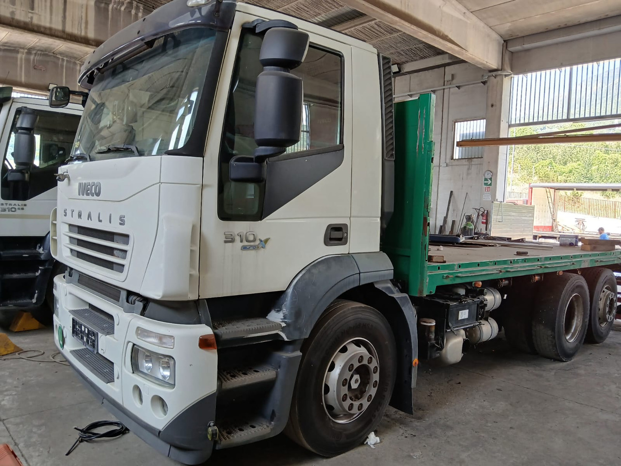 IVECO STRALIS AD 260S31 - Грузовик бортовой/ Платформа: фото 1 IVECO STRALIS AD 260S31 - Грузовик бортовой/ Платформа: фото 1
